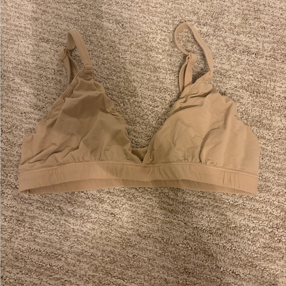 Skims fits everyone triangle bra
